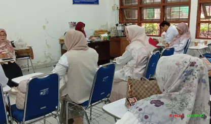 Foto 9 Suasana Sekretariat ujian UTS di gedung F