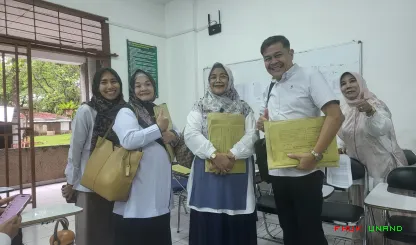 Foto 1 suasana peserta dan panitia UTS semester genap tahun...