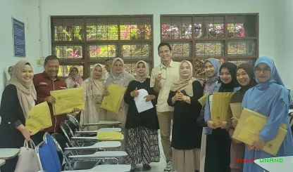 Foto 1 suasana hari kedua peserta dan panitia UTS semester...