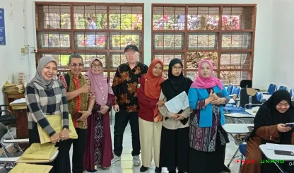 Foto 1 Pengawas ujian UTS semester genap tahun ajaran...