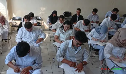 Foto 2 Suasana ujian UTS semester genap tahun ajaran...