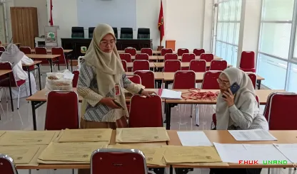 Foto 1 Suasana Sekretariat UTS semester genap tahun ajaran...