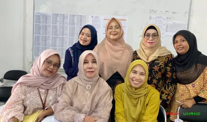 Foto 1 Suasana Sekretariat hari kelima UTS semester genap...