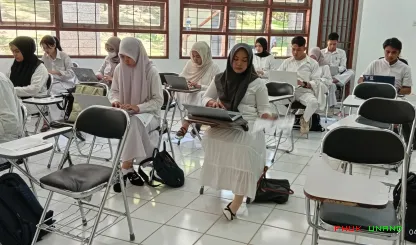 Foto 2 Ujian paperless uts hari senin 13 april 2026 di...