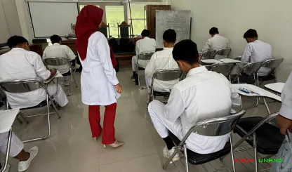 Foto 1 Suasana sekrteriat ujian dan lokal ujian di Gedung...