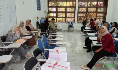 Foto 1 Suasana secretariat gedung F Sesi 3 UTS Rabu 15...