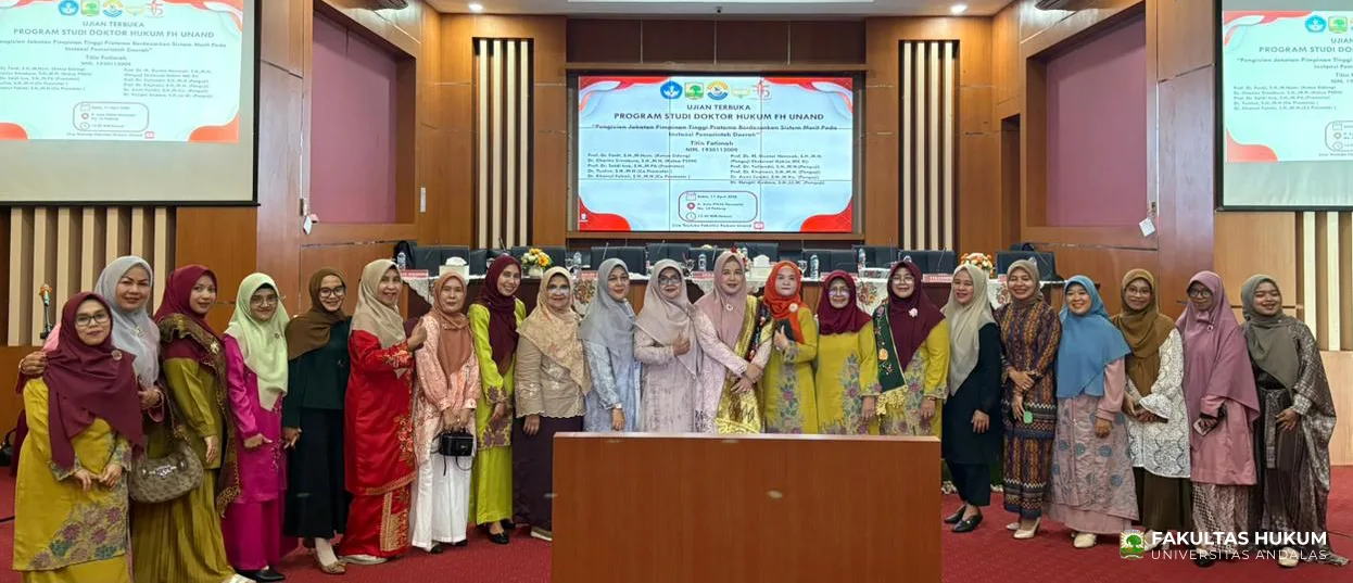 Foto 1 Momen Ujian Terbuka Doktor Titin Fatimah