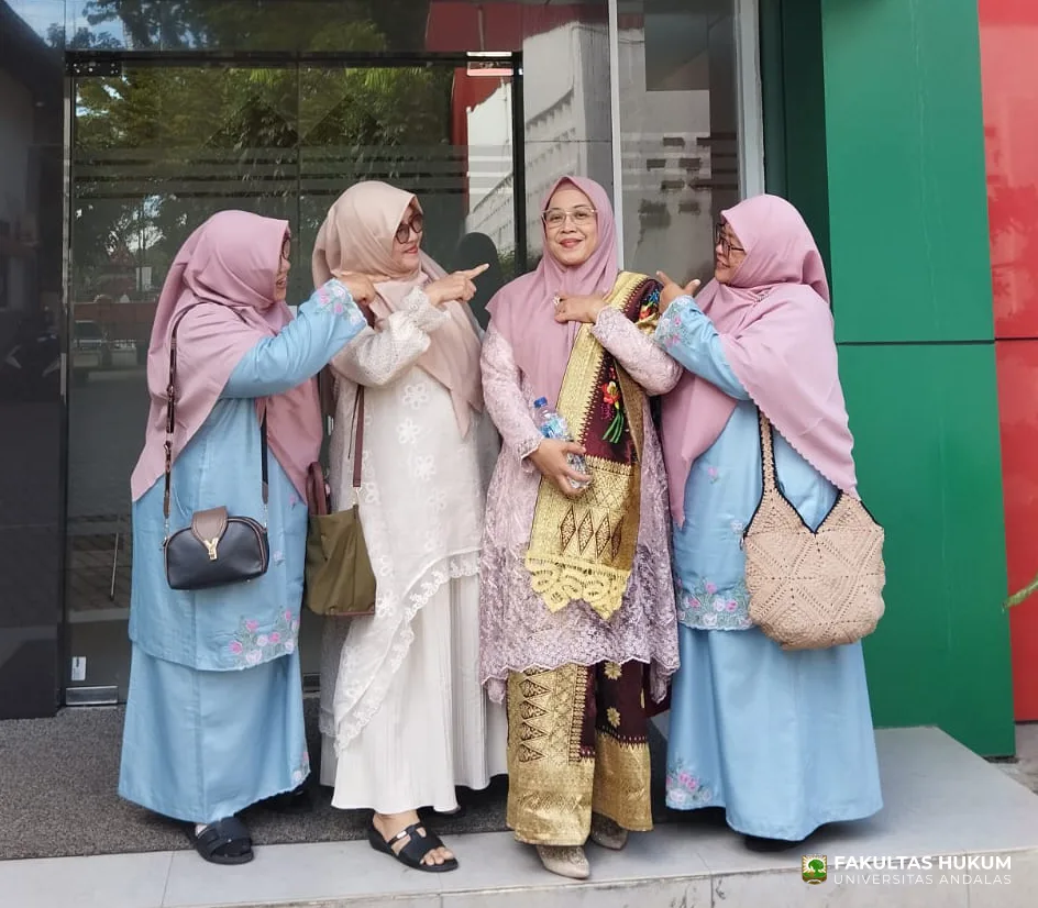 Foto 4 Momen Ujian Terbuka Doktor Titin Fatimah