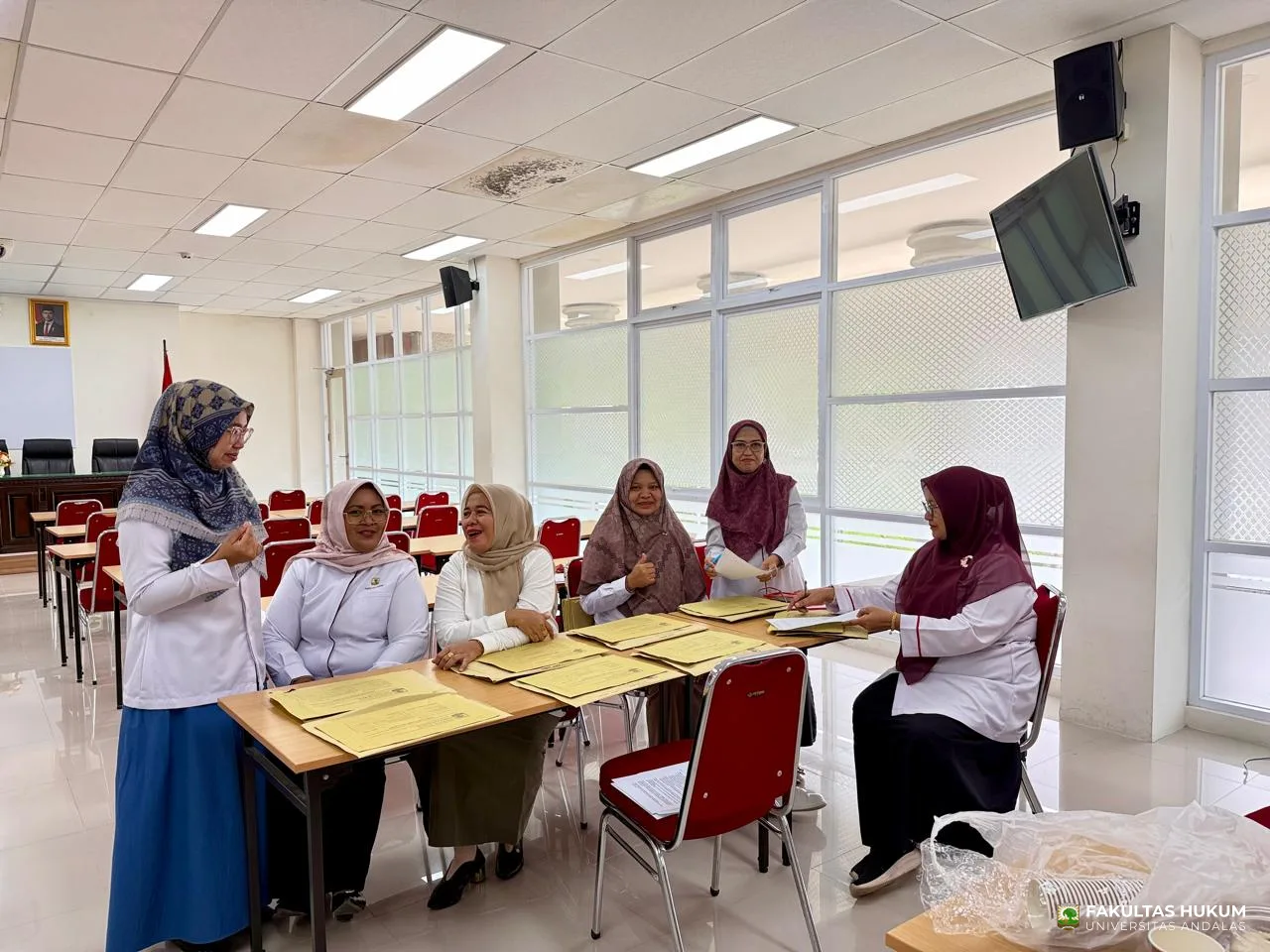 Foto 3 Suasana Sekretariat UTS 2025/2026 gedung Tahir