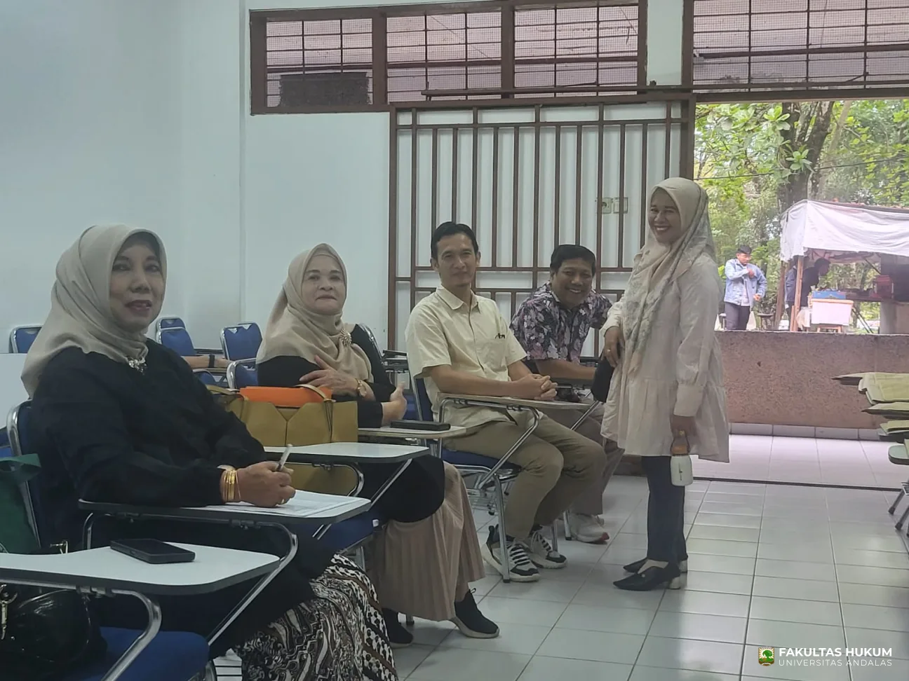 Foto 1 Pengawas dan Panitia Hari kedua UTS