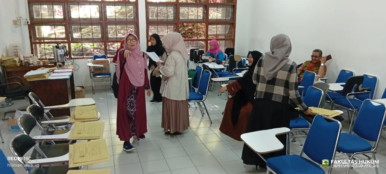 Foto 2 Pengawas UTS hari ketiga gedung F