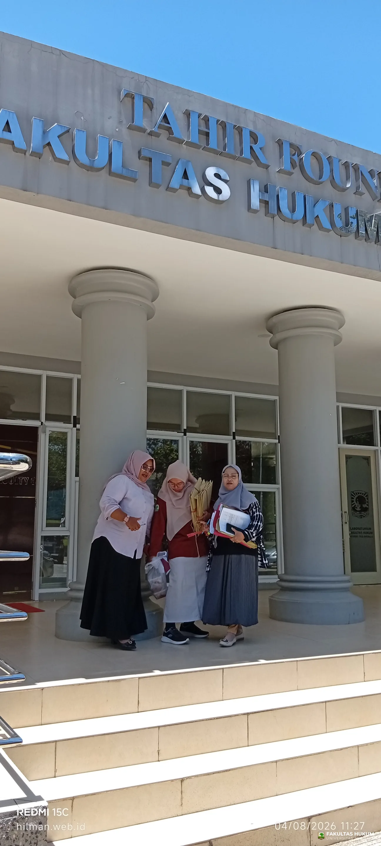 Foto 1 Sekretariat ujian uts gedung Tahir