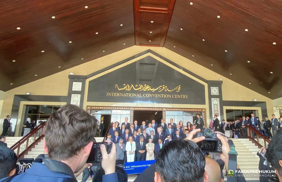 Foto 5 Bunga Anisah Putri Wakili FH UNAND di Forum ASEAN–EU di Brunei