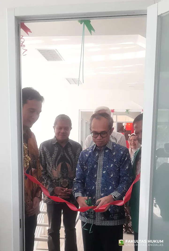 Foto 3 Peresmian Ruang Olahraga serta Ruang Podcast Fakultas Hukum