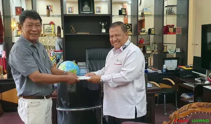 Penyerahan 50 lembar kupon pengambilan daging qurban dari...