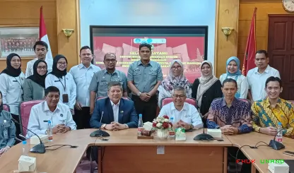 Foto 7 Kegiatan yang berlangsung di lingkungan Universitas...