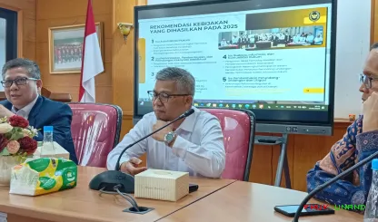 Foto 10 Kegiatan yang berlangsung di lingkungan Universitas...