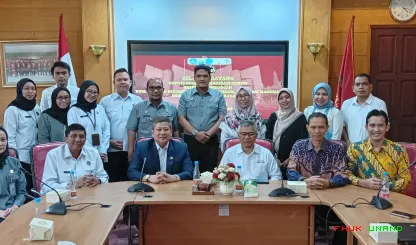 Foto 11 Kegiatan yang berlangsung di lingkungan Universitas...