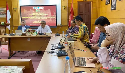 Foto 12 Kegiatan yang berlangsung di lingkungan Universitas...