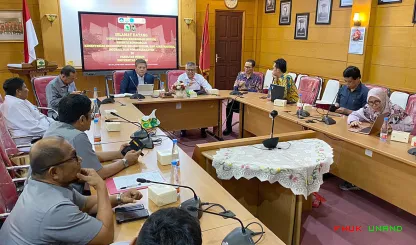 Foto 14 Kegiatan yang berlangsung di lingkungan Universitas...