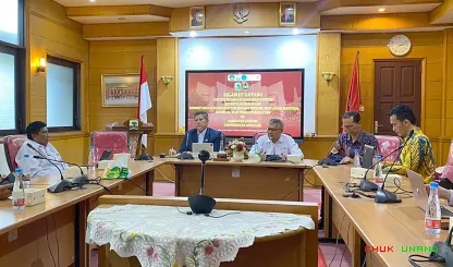Foto 19 Kegiatan yang berlangsung di lingkungan Universitas...