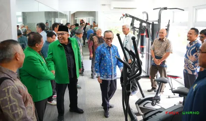 Foto 4 Rektor Universitas Andalas (Unand), Efa Yonnedi,...