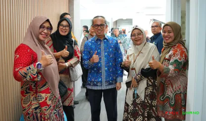 Foto 5 Rektor Universitas Andalas (Unand), Efa Yonnedi,...