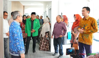 Foto 6 Rektor Universitas Andalas (Unand), Efa Yonnedi,...