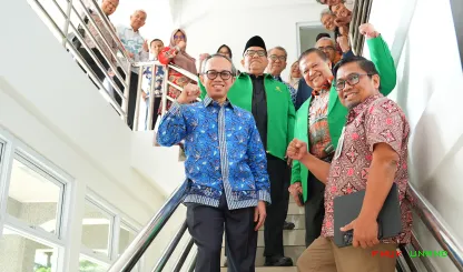 Foto 7 Rektor Universitas Andalas (Unand), Efa Yonnedi,...