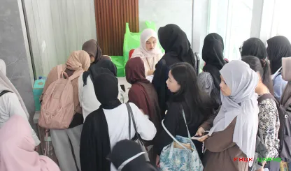 Foto 13 Kegiatan seminar dan penguatan kapasitas HAM bagi...