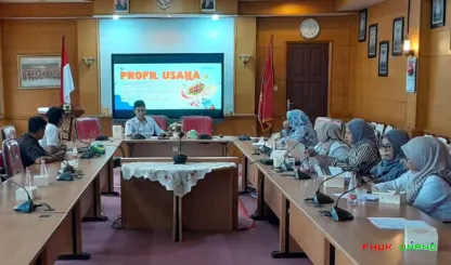 Foto 1 Wawancara dan presentasi pihak yang berminat untuk...
