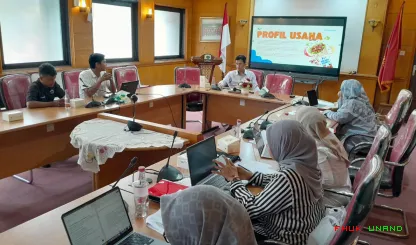 Foto 5 Wawancara dan presentasi pihak yang berminat untuk...