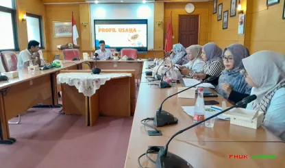 Foto 7 Wawancara dan presentasi pihak yang berminat untuk...