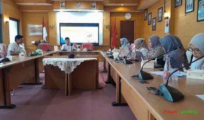 Foto 9 Wawancara dan presentasi pihak yang berminat untuk...