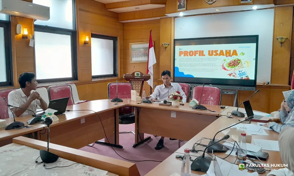 Foto 4 Wawancara dan Presentasi