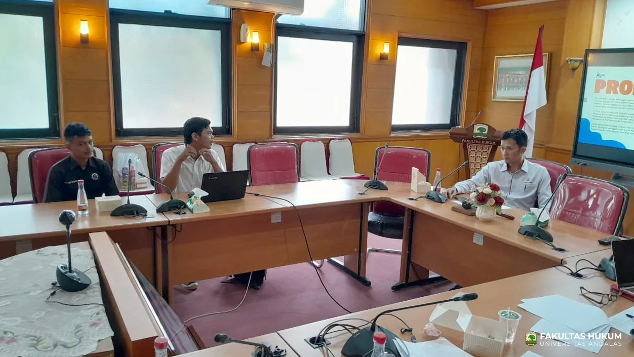 Foto 6 Wawancara dan Presentasi