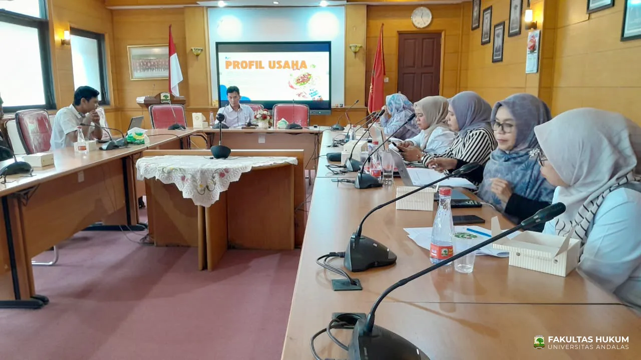 Foto 7 Wawancara dan Presentasi