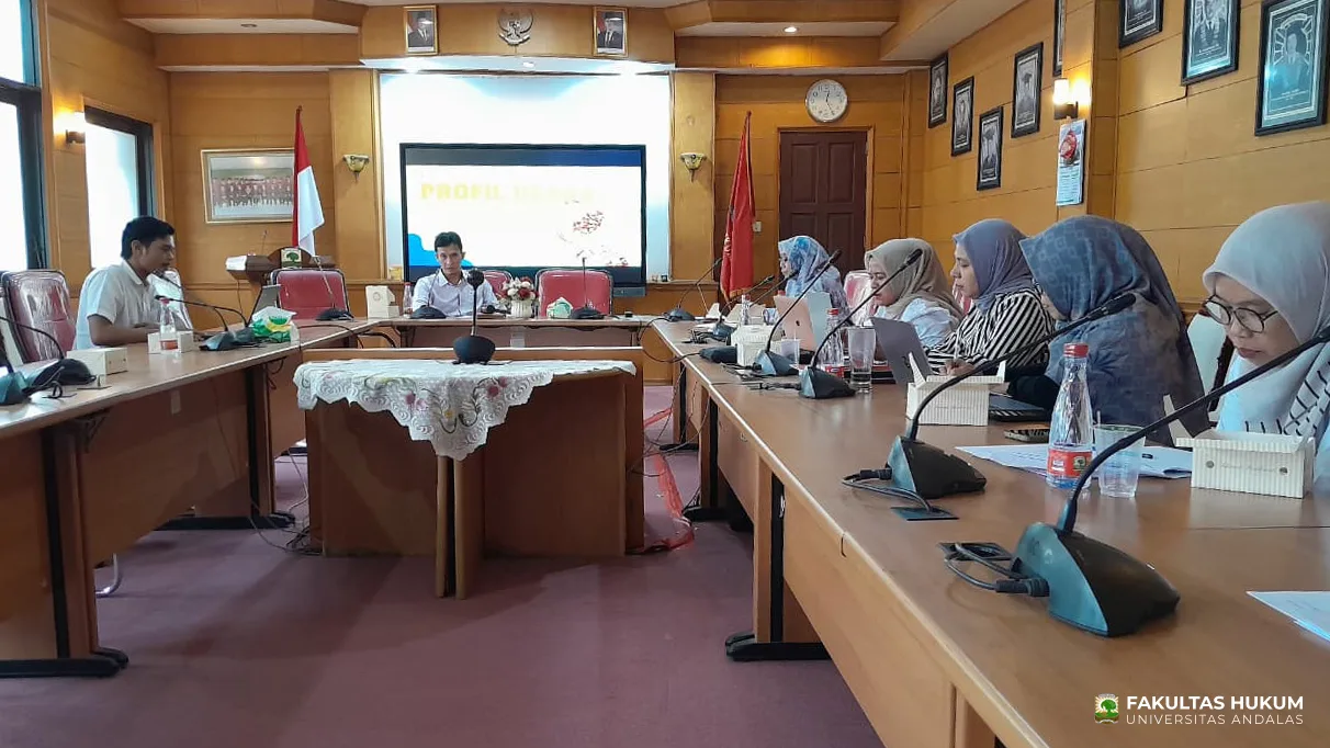 Foto 9 Wawancara dan Presentasi