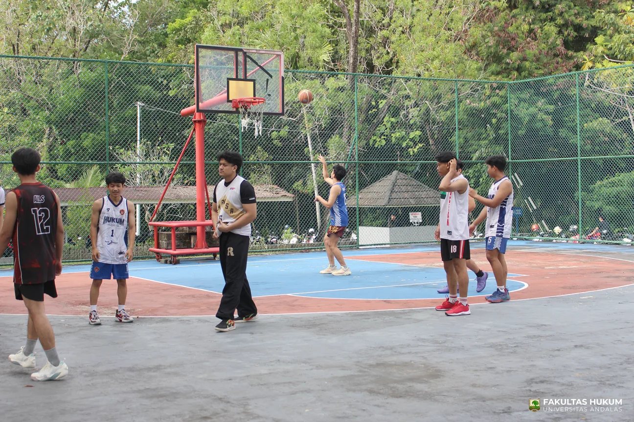 Foto 2 Kejuaraan Basket Antar Angkatan/Tingkat Se-Fakultas Hukum