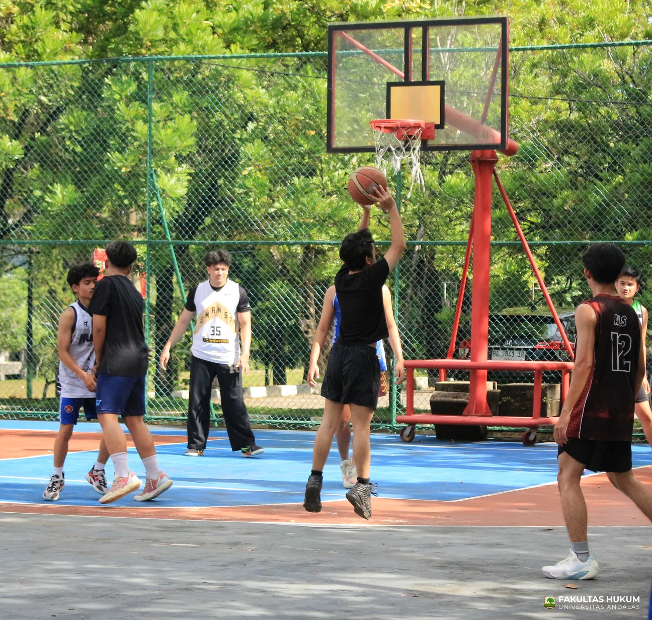 Foto 7 Kejuaraan Basket Antar Angkatan/Tingkat Se-Fakultas Hukum