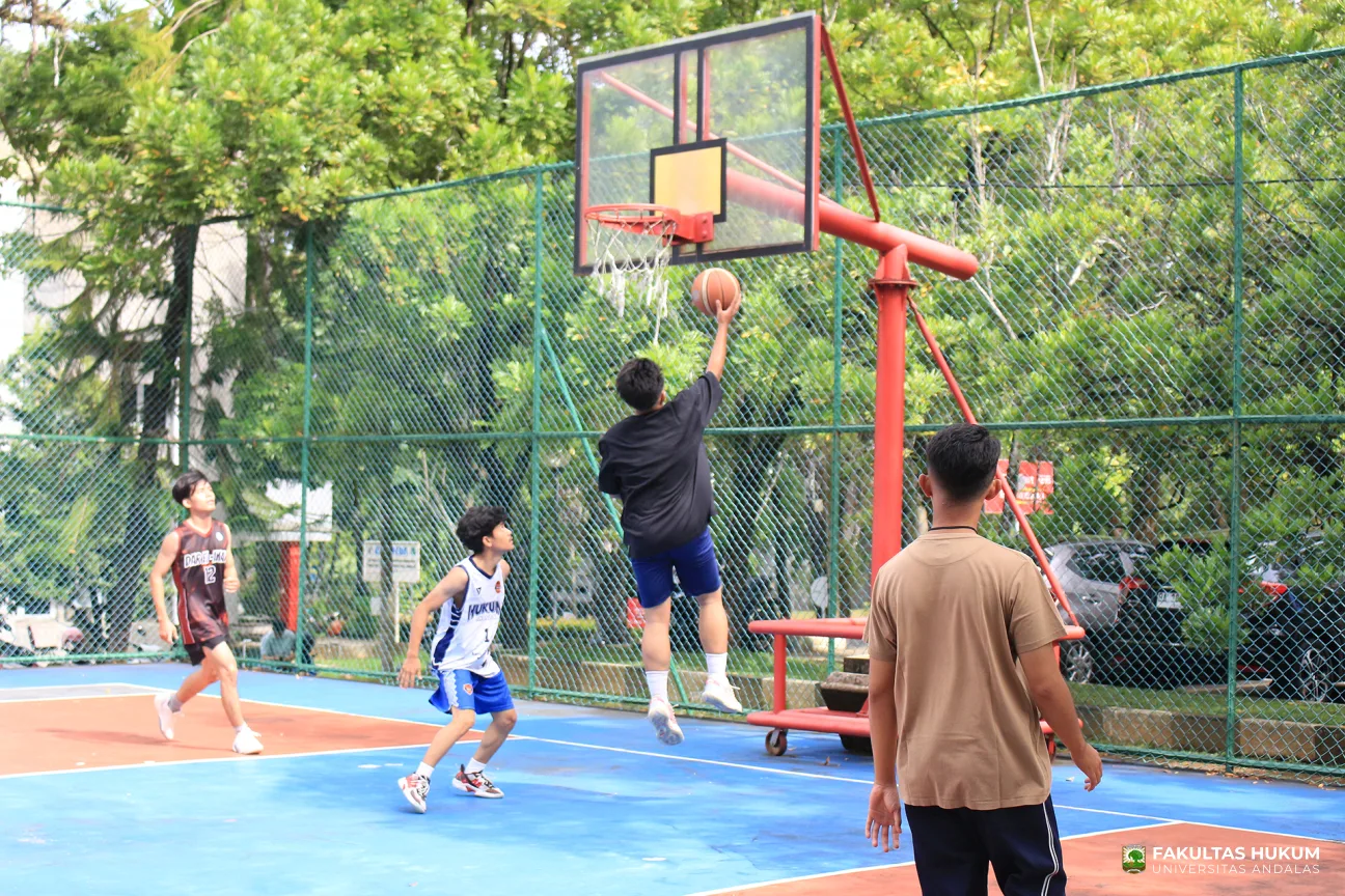 Foto 10 Kejuaraan Basket Antar Angkatan/Tingkat Se-Fakultas Hukum