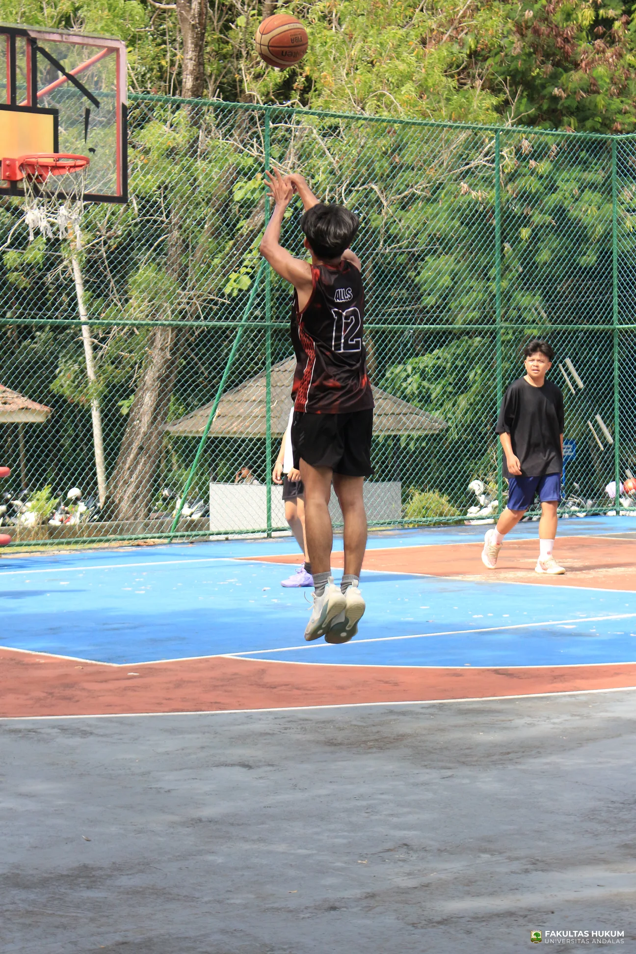 Foto 14 Kejuaraan Basket Antar Angkatan/Tingkat Se-Fakultas Hukum