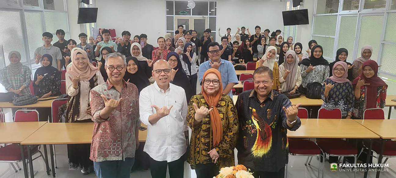 Foto 2 Foto Bersama Kuliah Umum Hukum Perlindungan Data