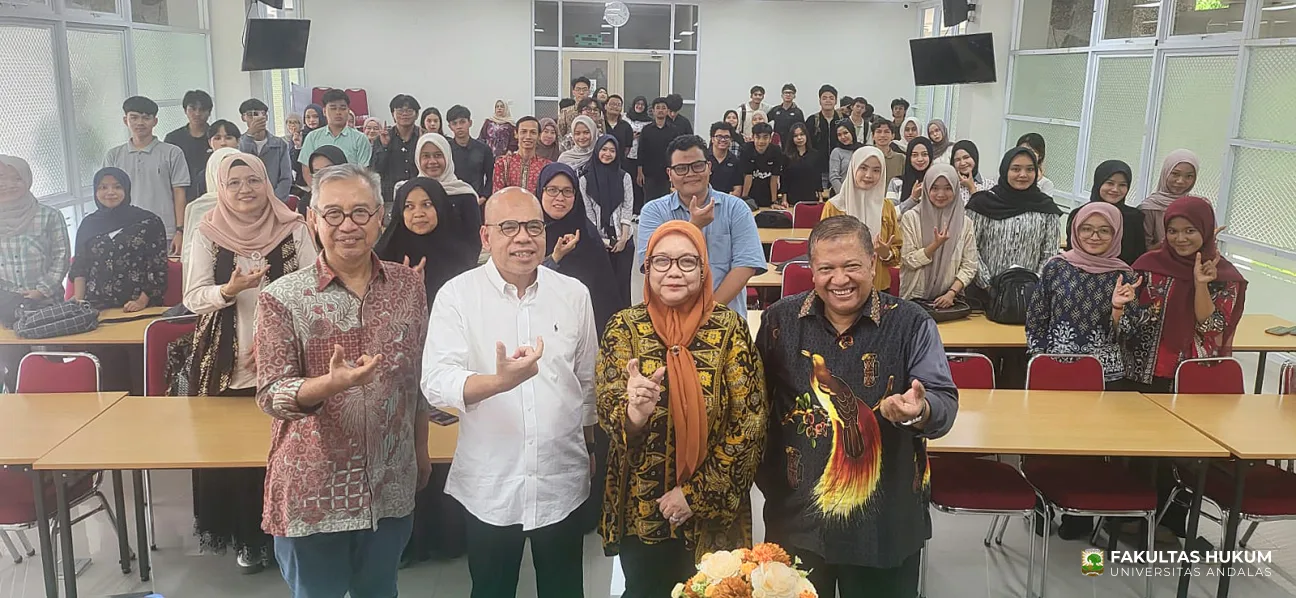 Foto 3 Foto Bersama Kuliah Umum Hukum Perlindungan Data