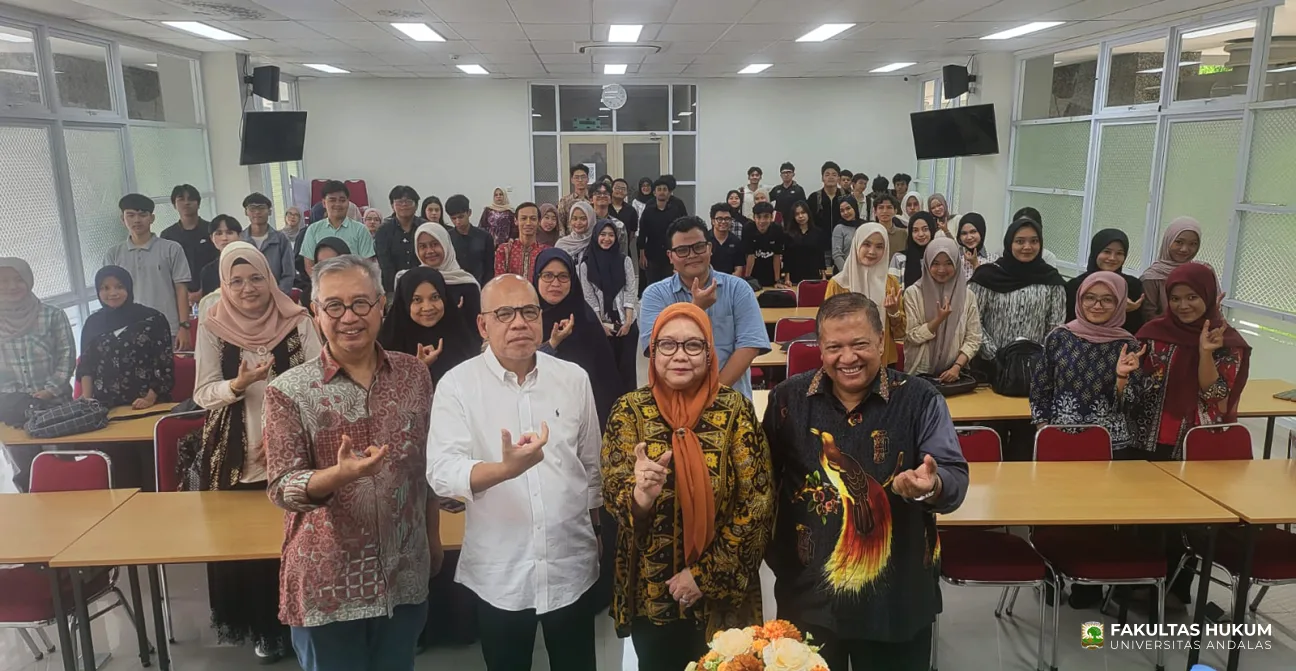 Foto 4 Foto Bersama Kuliah Umum Hukum Perlindungan Data