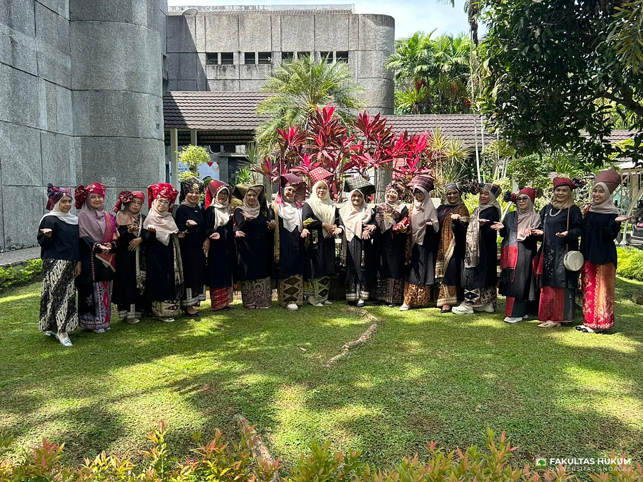 Foto 7 Pertemuan Rutin ke-20 Dharma Wanita Fakultas Hukum UNAND