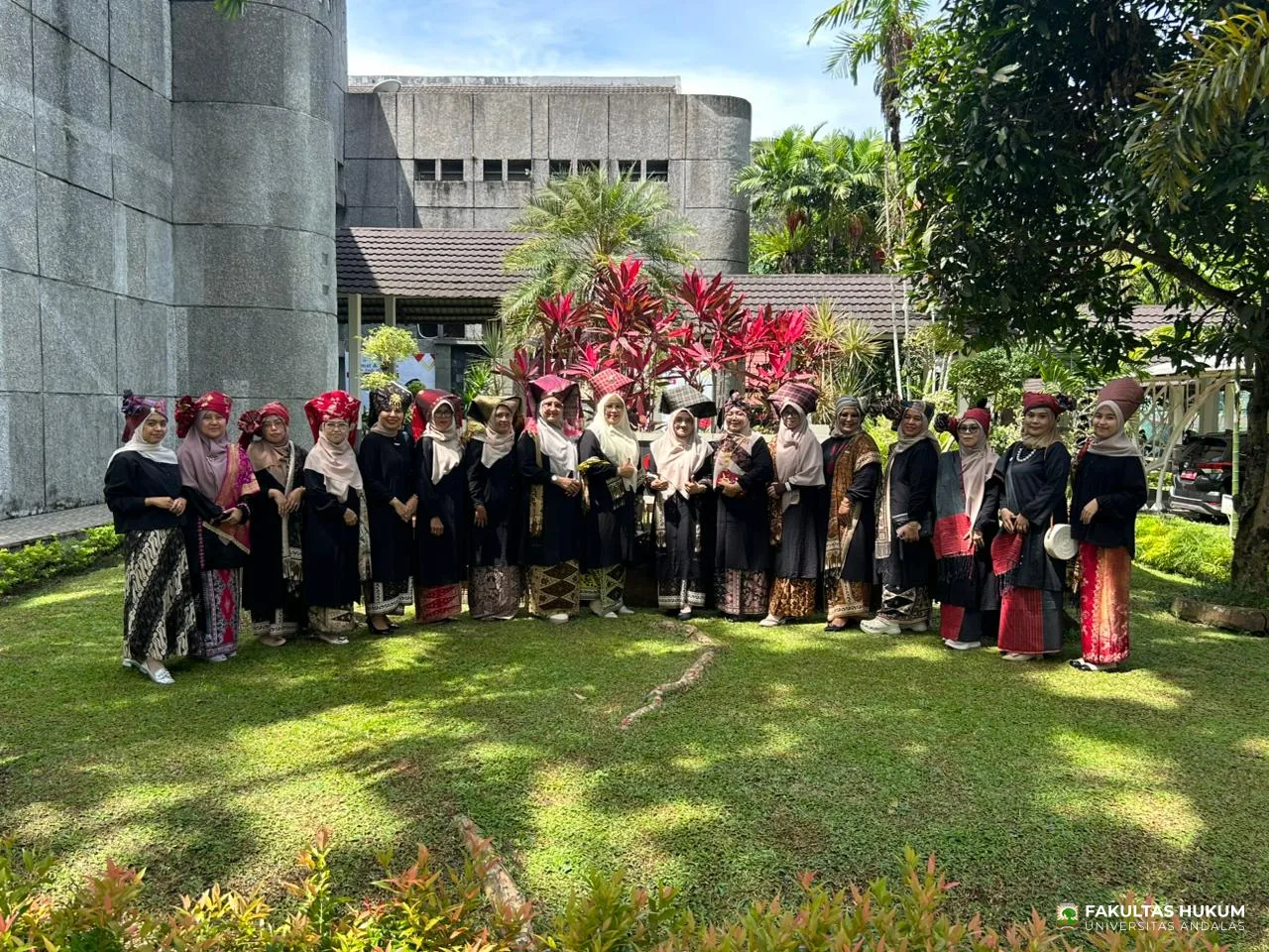 Foto 12 Pertemuan Rutin ke-20 Dharma Wanita Fakultas Hukum UNAND