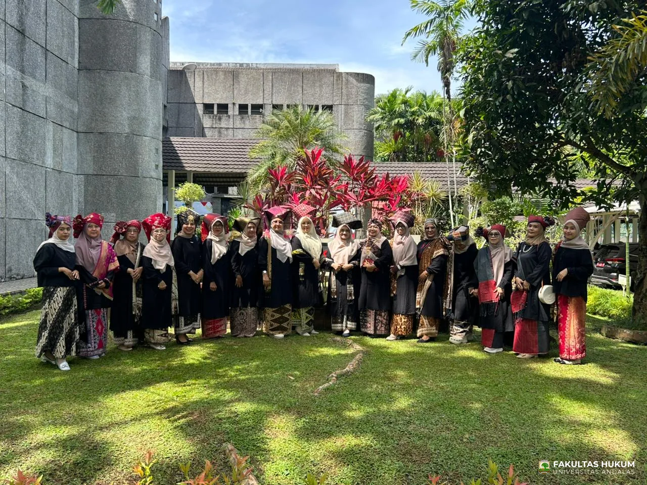 Foto 13 Pertemuan Rutin ke-20 Dharma Wanita Fakultas Hukum UNAND