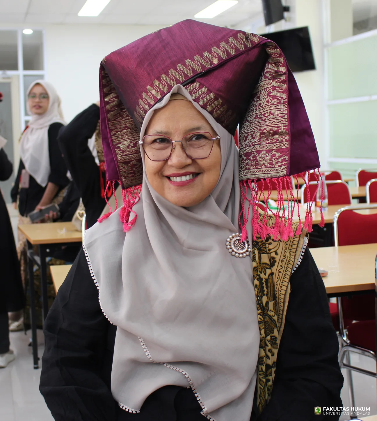 Foto 24 Tingkuluak Bundo Kanduang