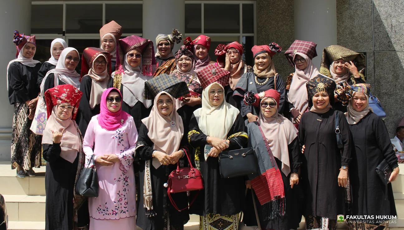 Foto 41 Tingkuluak Bundo Kanduang